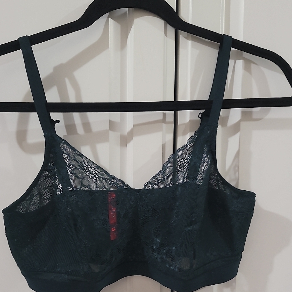 Green Lace Bra with Scalloped Trim and Spaghetti Straps